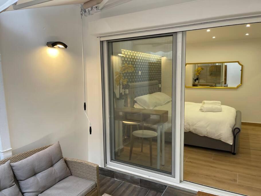 Апартаменты Hideaway Boutique Афины Экстерьер фото